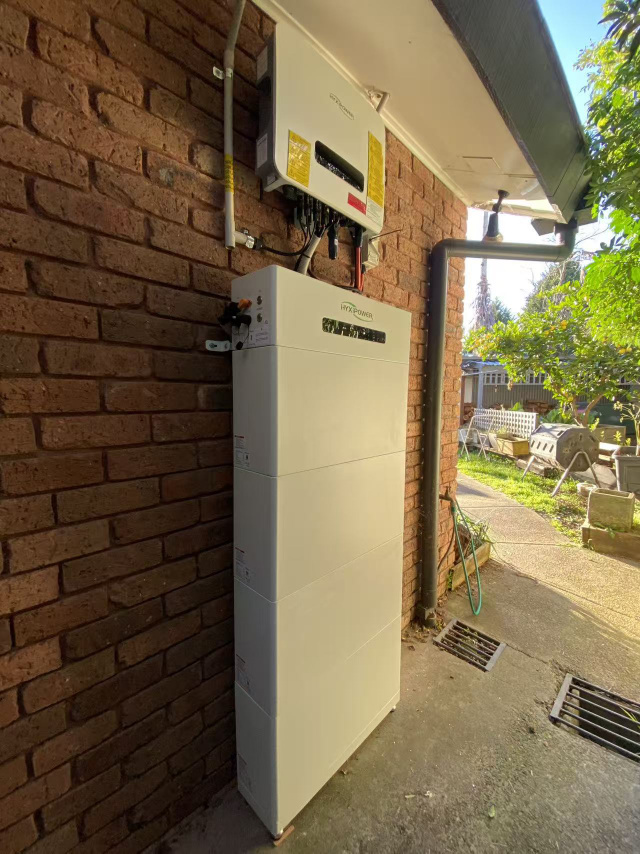 Hyxi HYXiPOWER battery and inverter installation